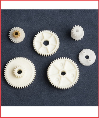 Plastic gear